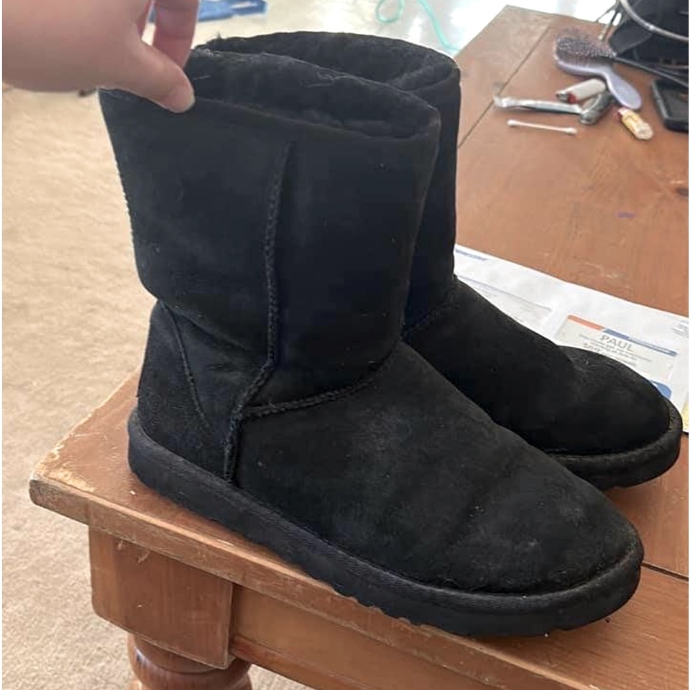 Black Uggs size 8